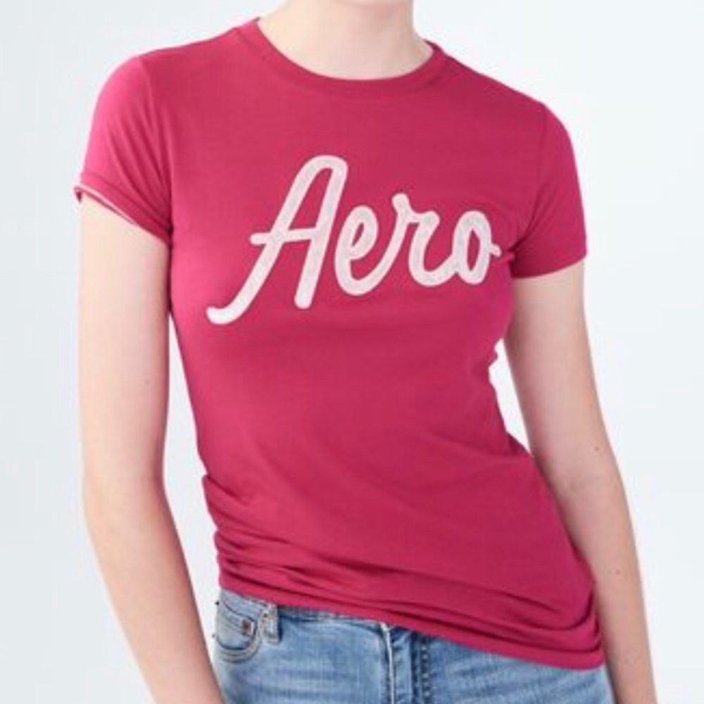NWT AERO VELVET LOGO GRAPHIC TEE